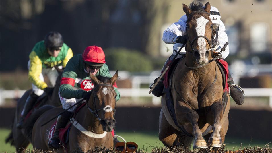 Horses running at Sandown